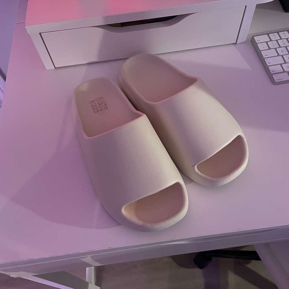 Beige Slides